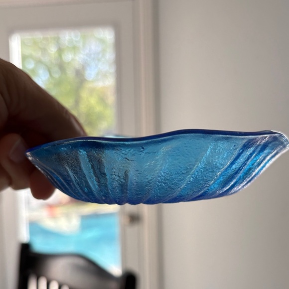 Avon Translucent Blue Glass Shell Decor - Picture 2 of 3